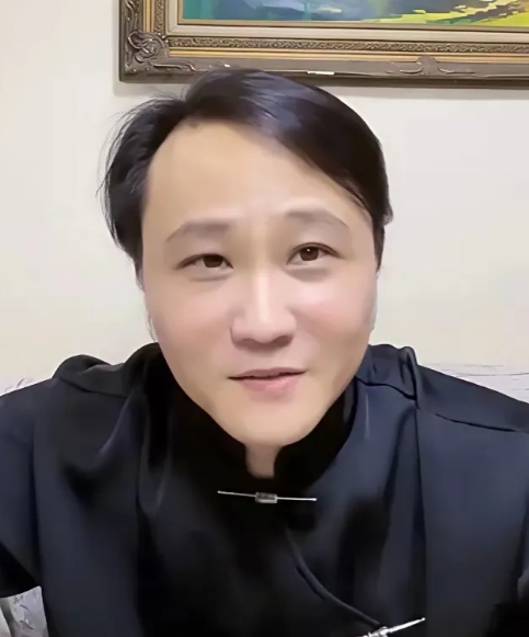 近日，郭德纲前大弟子闫宗海在直播里竟然质疑岳云鹏开演唱会是雇佣水军炒作，这一言论