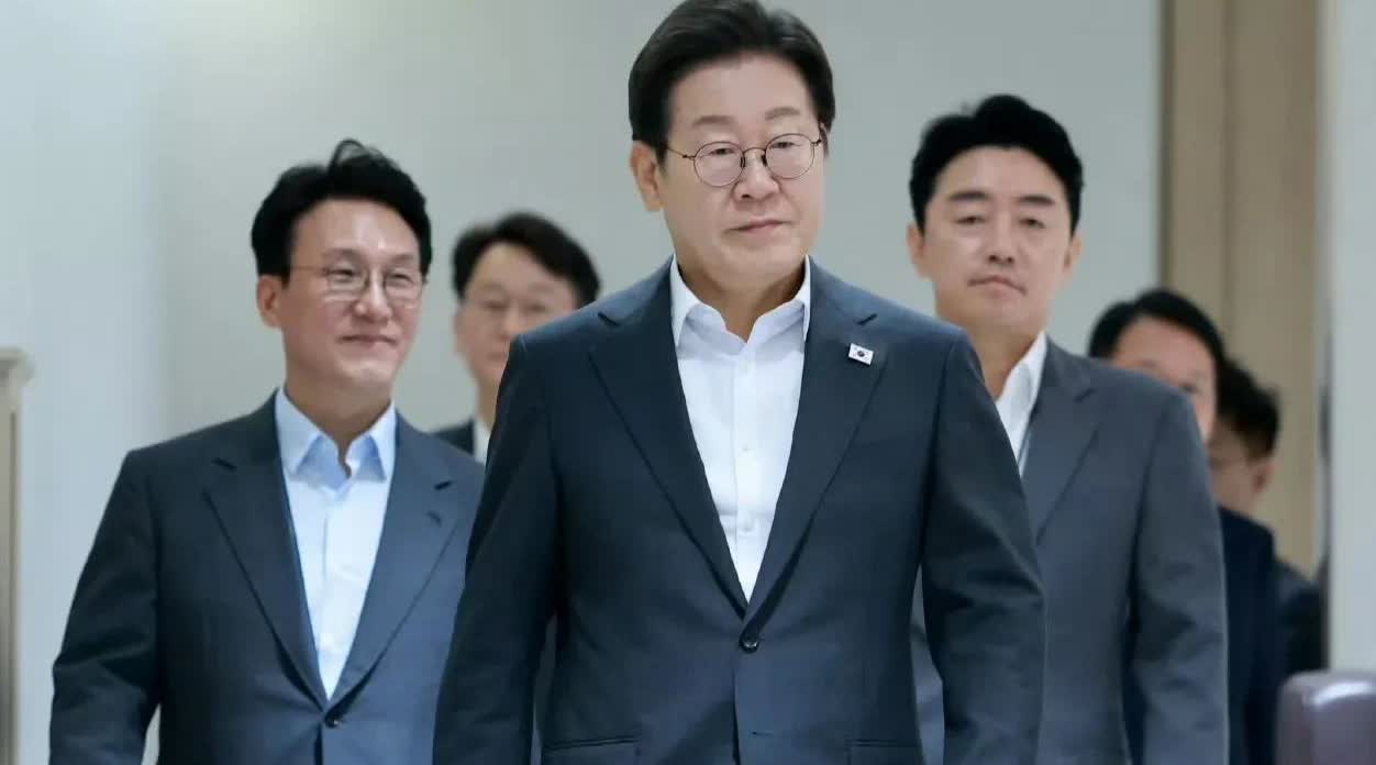 是否出席阅兵，
李在明24日先访美，然后才决定！

李在明计划24日访美见