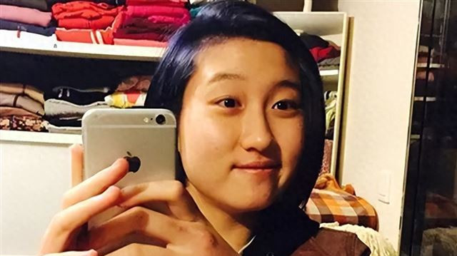 成龙私生女吴卓林近况曝光，睡桥洞，领救济粮，成“拾荒青年”！