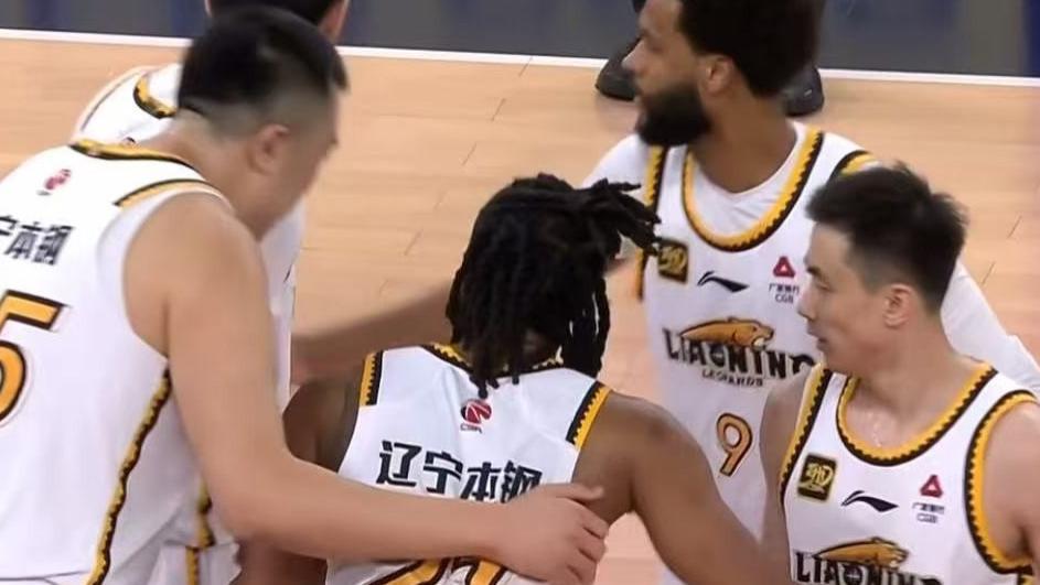 辽宁男篮险胜上海，季后赛隐忧浮现？冠军之路还有多远？