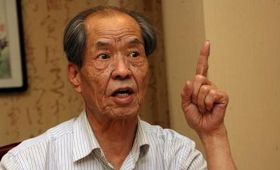 1997年，陈忠实当选作协主席后，去省里开会，一个官员傲慢地问：“陈主席啊，怎么