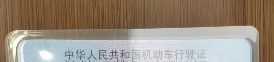 现在新车上牌无须把车开去车管所了，在规模大一点的4S店里就能直接上牌。昨天下午去