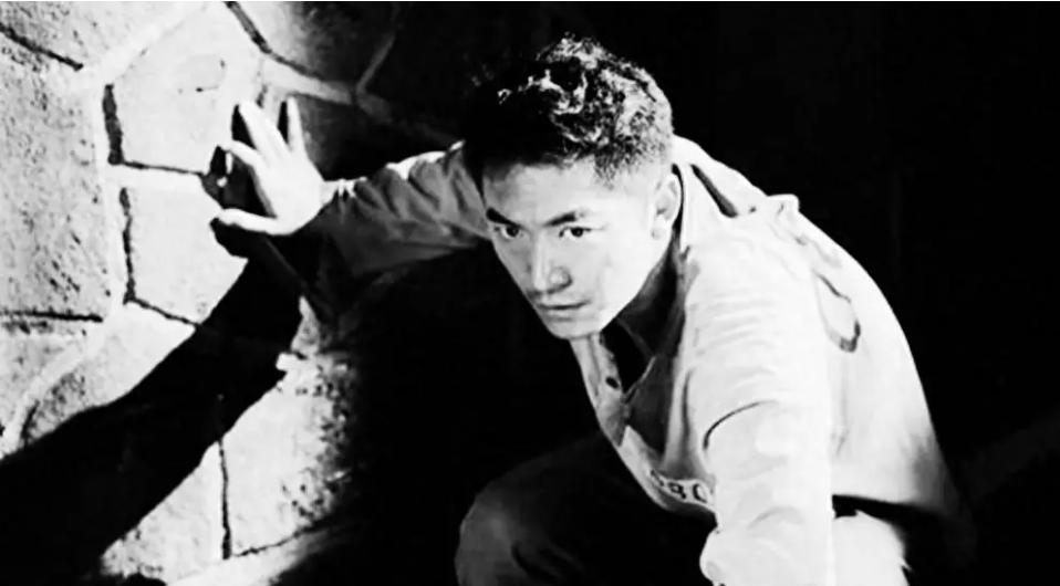 1928年，一名地下党员被捕，狱友提出交易：金表换自由，但需挨两拳！



二十