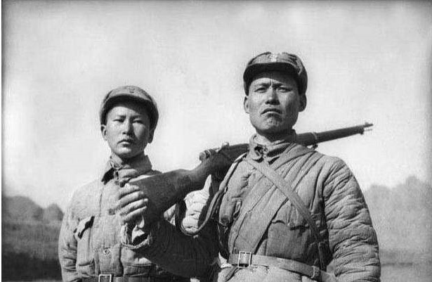 1941年，被日军包围的狼牙山五壮士，由于不甘沦为俘虏纷纷跳下了悬崖，其中宋学义