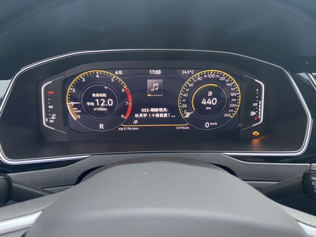 迈腾330豪华
提车15个月，我现在觉得迈腾这车不怎么样，小问题还是挺多的，给大