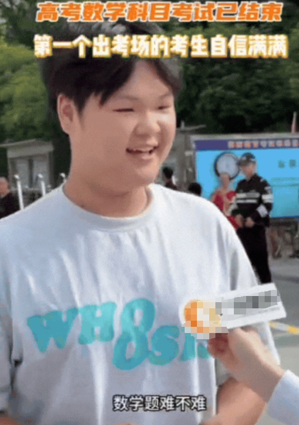 给记者都整懵了！四川广安，数学考试结束，第一个出考场男生接受采访，记者看他自信满
