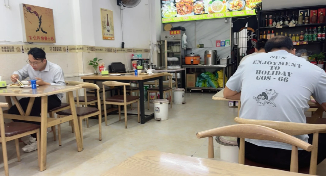 10元的快餐只有男人在吃
