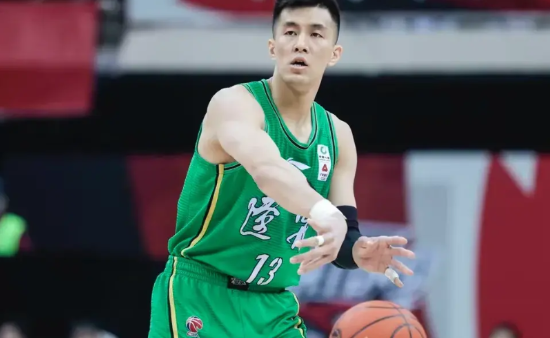 郭艾伦会不会重返辽宁？郭艾伦自从眼睛受伤后很少出现在大众视野了，据悉郭艾伦一直在