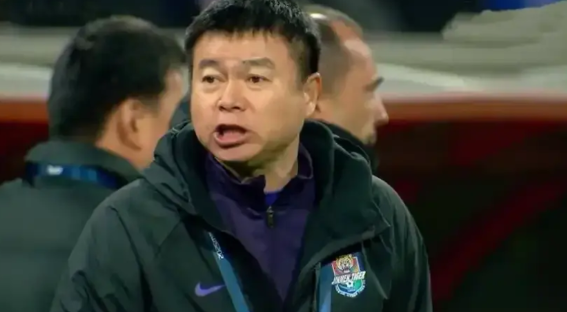 于根伟指导，你新闻发布会被质疑上轮比赛洗牌时，莫名其妙的搬出老张家和老李李家的故