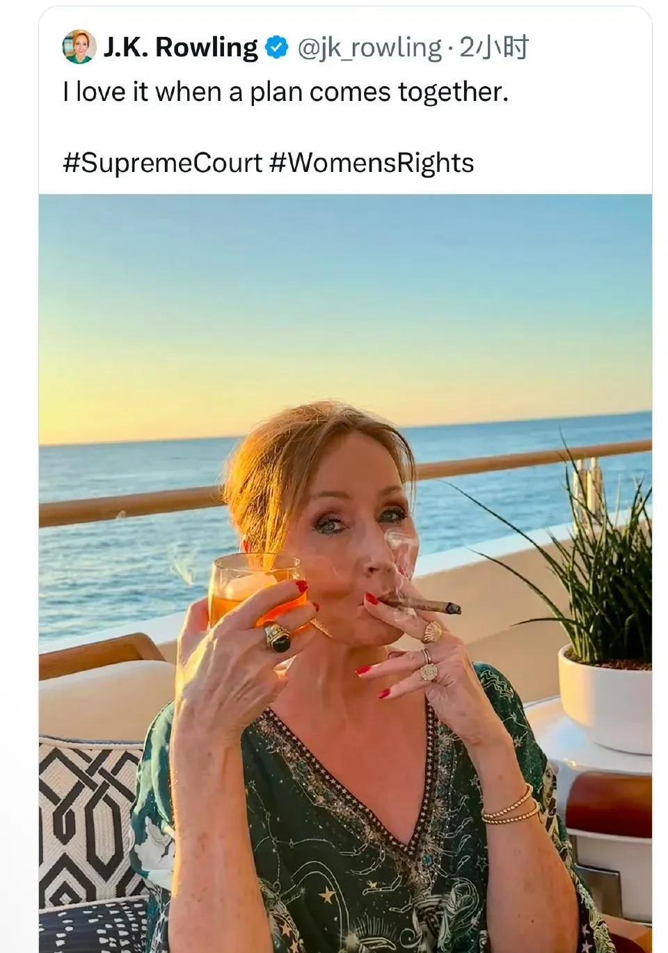 英国最高法院裁定，根据英国平等法，女性的定义是生理上为女性的人。JK罗琳晒图庆祝