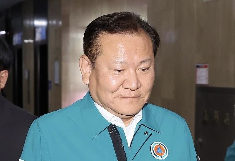22日韩国内乱特检组已通知前行政安全部部长李祥敏于25日到案接受调查，因其涉嫌指