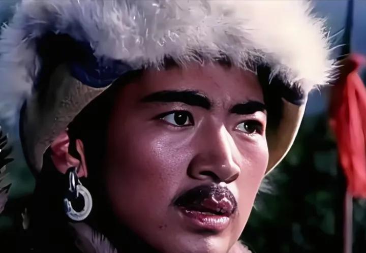 寇振海的电影处女作，上影电影《傲蕾·一兰》1979年饰演精奇里·奥布库