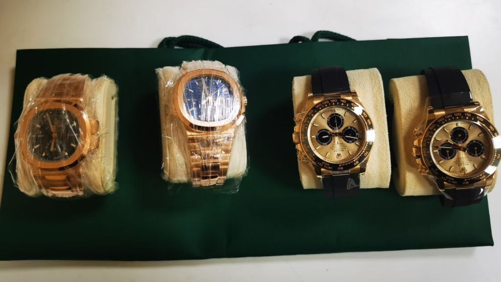 上海警方深夜拦截婚恋诈骗，女子险失四百六十万名表