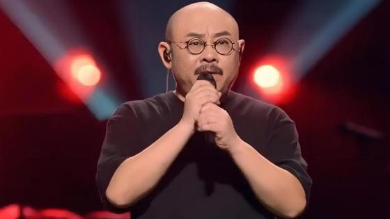他一部代表作都没有，却高高在上当评委，张杰、刀郎都难以幸免