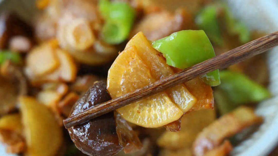 天气越冷越要吃！这四样一起炒，简直就是绝配！比大鱼大肉更抢手！