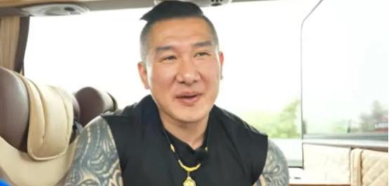 馆长很想参加9.3大阅兵。他说:这次抗日的一些纪念活动，我也想参加，我想让台湾人