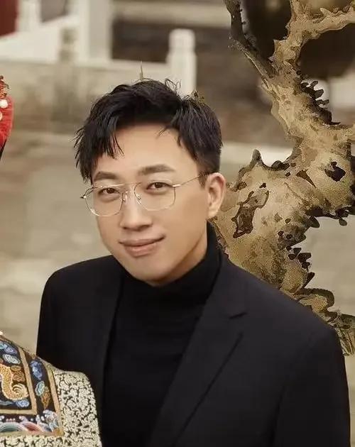 活像给娱乐圈的"流量迷信"泼了杯冰美式——提神，还带点清醒的刺激。说娜扎"不火"