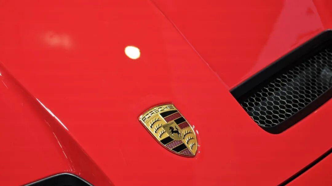 还在关店的保时捷，开始琢磨涨价