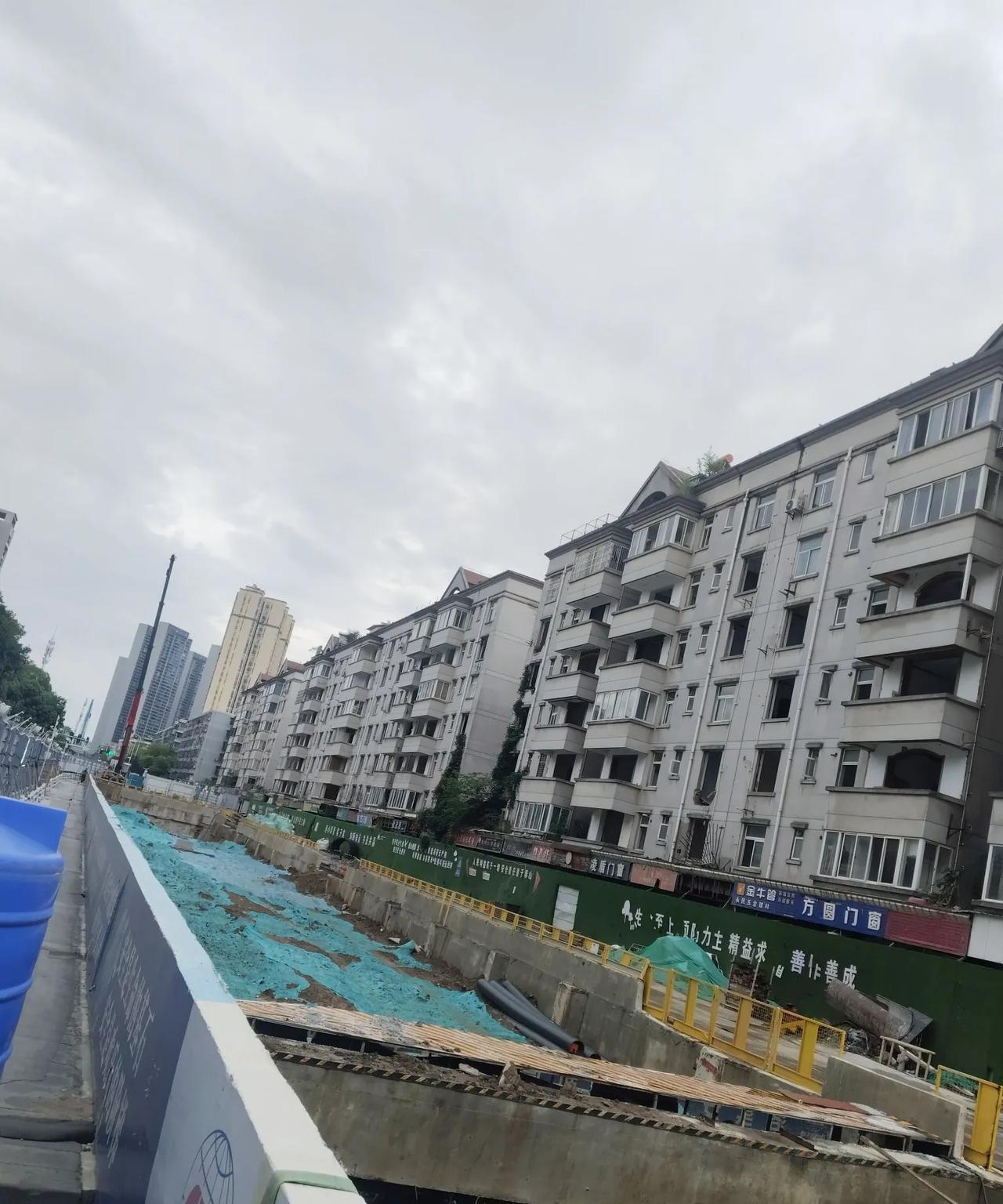 武汉地铁12号线百步亭站今日实拍。#武汉地铁12号线# #武汉地铁#