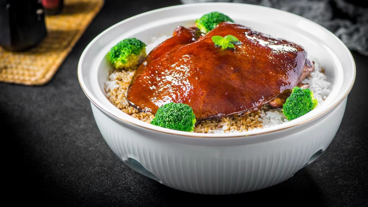 佳木斯必吃！百年肘子演变的隆江猪脚饭，居然藏在这家店？