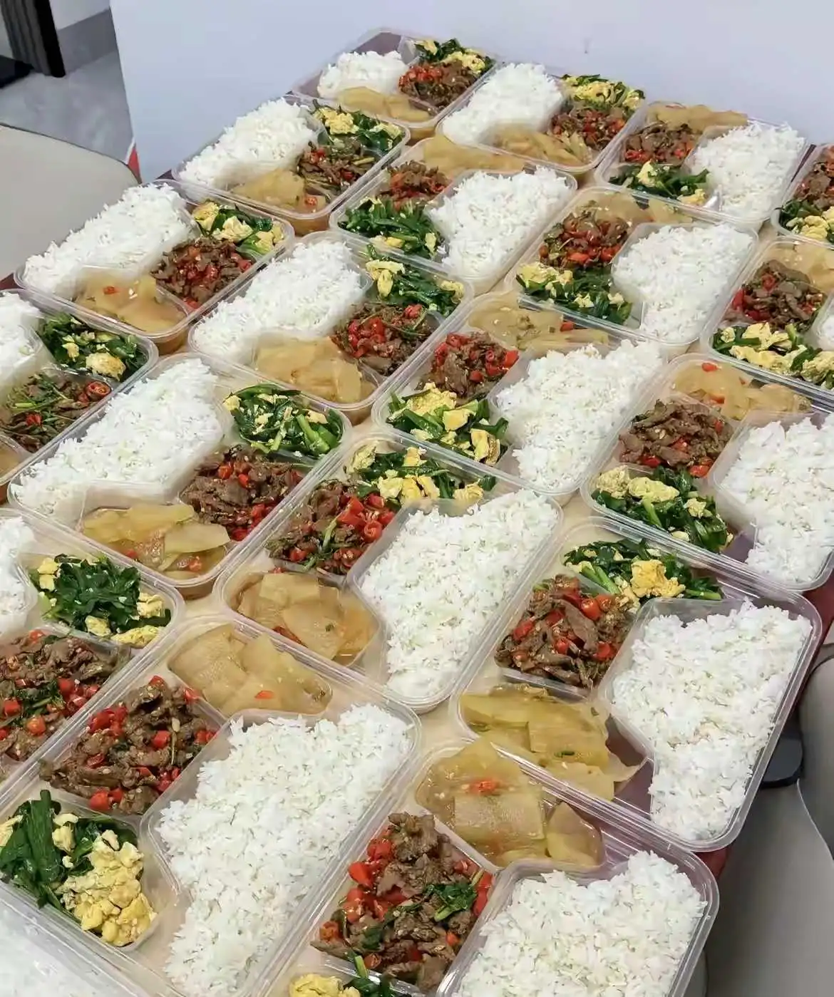 你认为这个级别的盒饭，卖多少钱一盒比较合适？