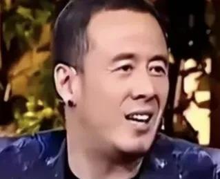 谈杨坤的顽固不化
说到底，杨坤因《无所谓》一炮而红，也因《无所谓》遗臭万年，前者