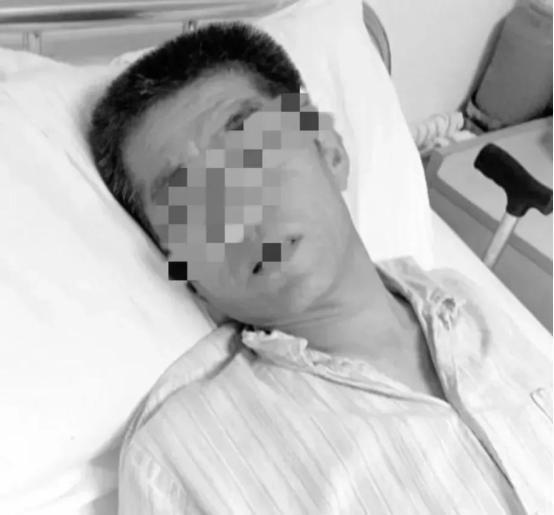 江苏南京，一身家千万男子患肝癌晚期，因他曾撞见妻子与陌生男人在家中翻云覆雨，便在