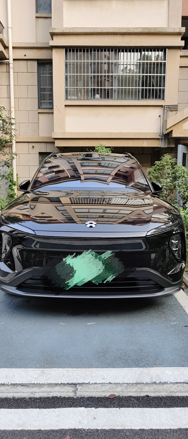 不贴膜太晒贴了膜太帅
本来不准备贴膜，但是最近被晒的昏天黑地，某猫上1200搞了