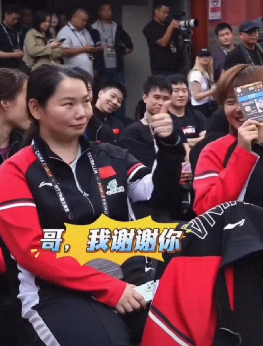佳佳：头哥，听我说谢谢你！哈哈！！
楚钦的手也是够了，抽完都不好意思笑了！第一轮