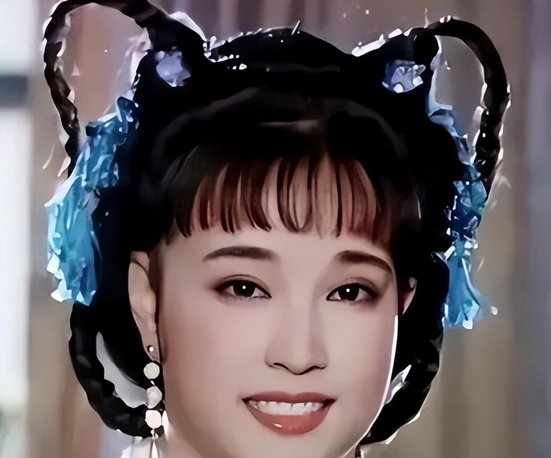 1982年，刘晓庆到南京演出时，遇到了在当地拍戏的迟志强，晚上喝了几杯酒后，刘晓