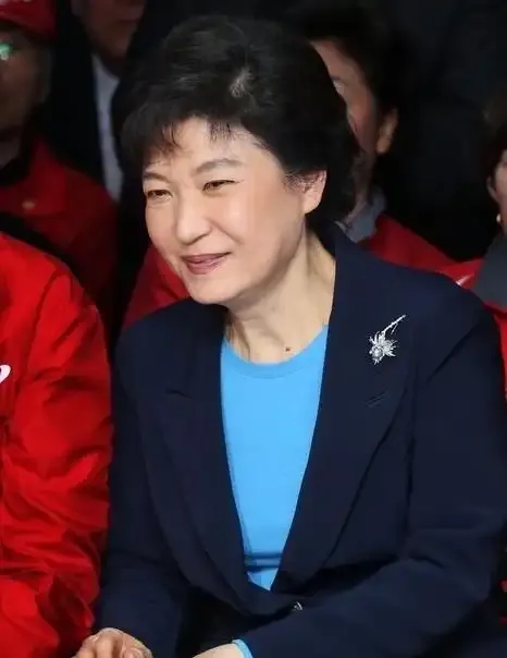 大选结束，朴槿惠彻底失算了！朴槿惠虽然年过七旬，但她一直在等待机会东山再起。这次