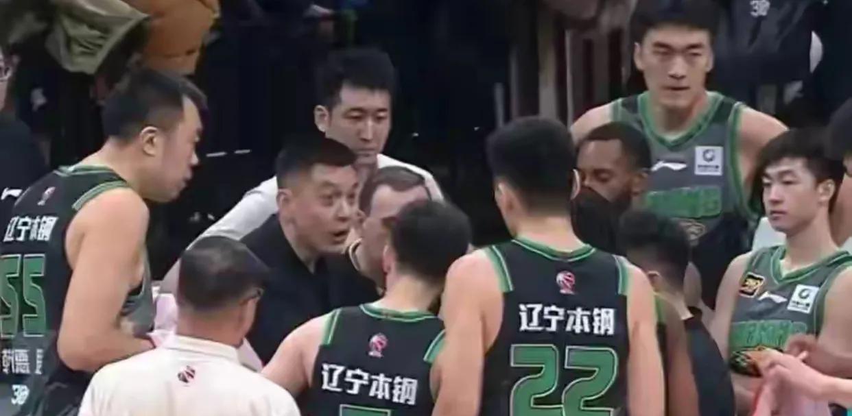 辽宁队该清醒了，不然冠军难以成功卫冕！
这一场原本就该是一边倒的比赛，
辽宁加时
