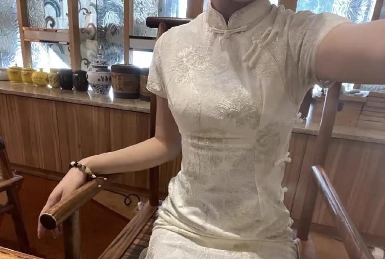 我这个前同事，是不是就是现在流行的“老斑鸠”？
我们公司以前的一个行政，3月份的