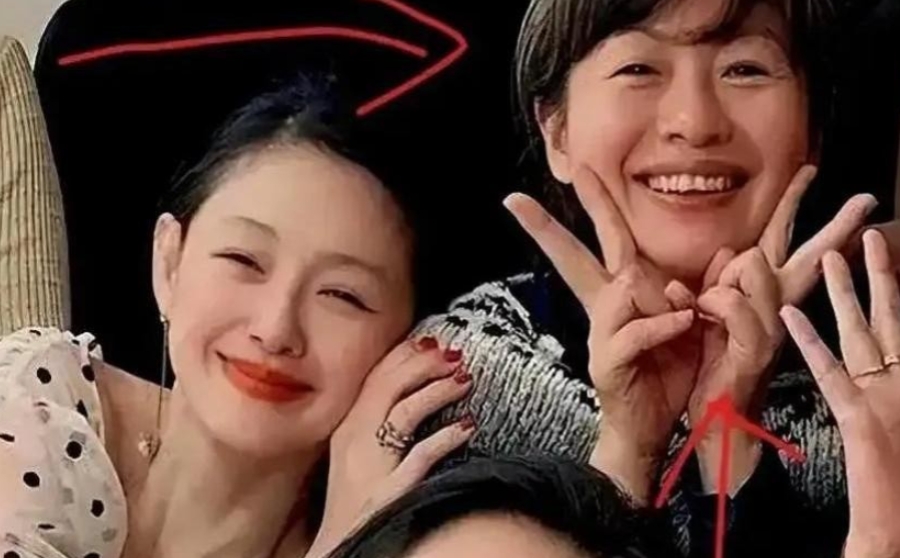娱乐圈里，大S母亲黄春梅的“争产大戏”，近日竟被曝出背后隐藏着别样的亲情局。
