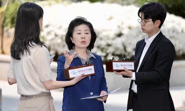 韩国特别检察组近日传唤了涉嫌“介入提名”的前议员金英善，要求其于23日至24日到