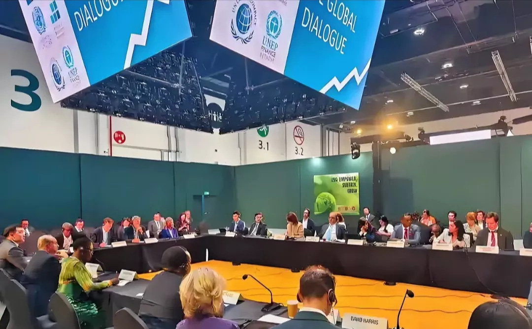 英国迁怒美国











中国缺席能源峰会，英国怒火中烧！这把火却烧到