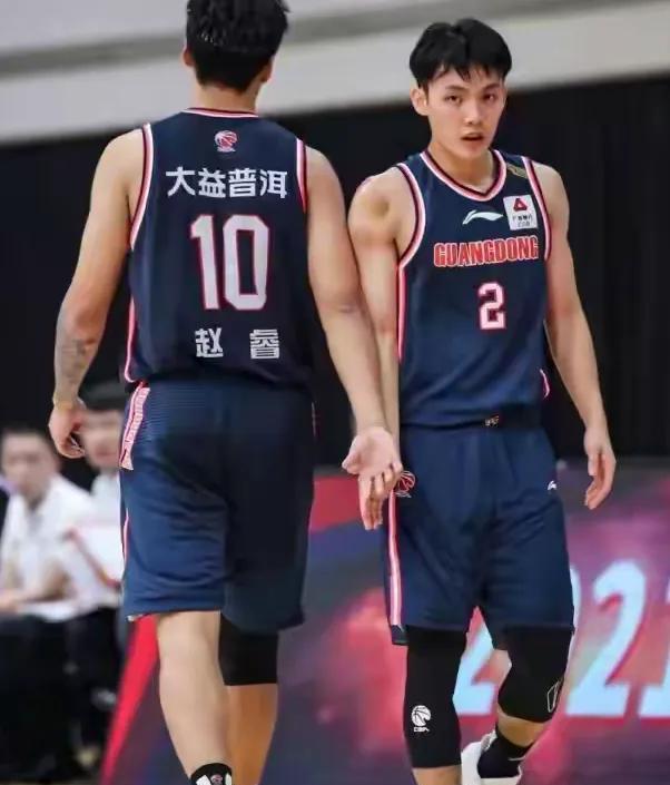徐杰虽然本赛季年薪700,000，但是他却打出了顶薪合同的价值，所以也成就了他的