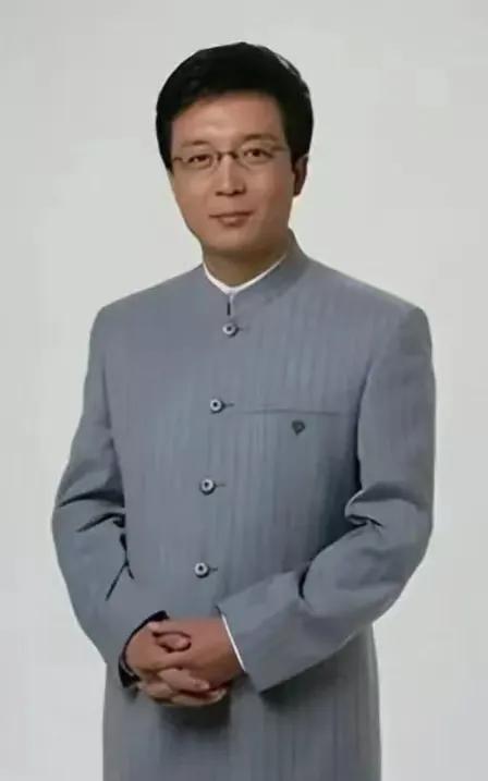 路一鸣，1974年生于辽宁沈阳。毕业于西安交通大学，曾任央视主持人。主持过《三星