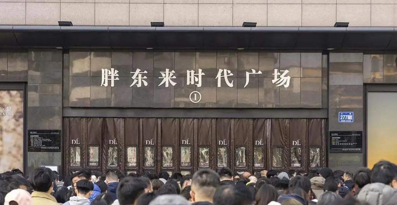 为何胖东来屡次被黑？
胖东来最早仅仅用一家40平米的小店开成了现在的国民品牌，它