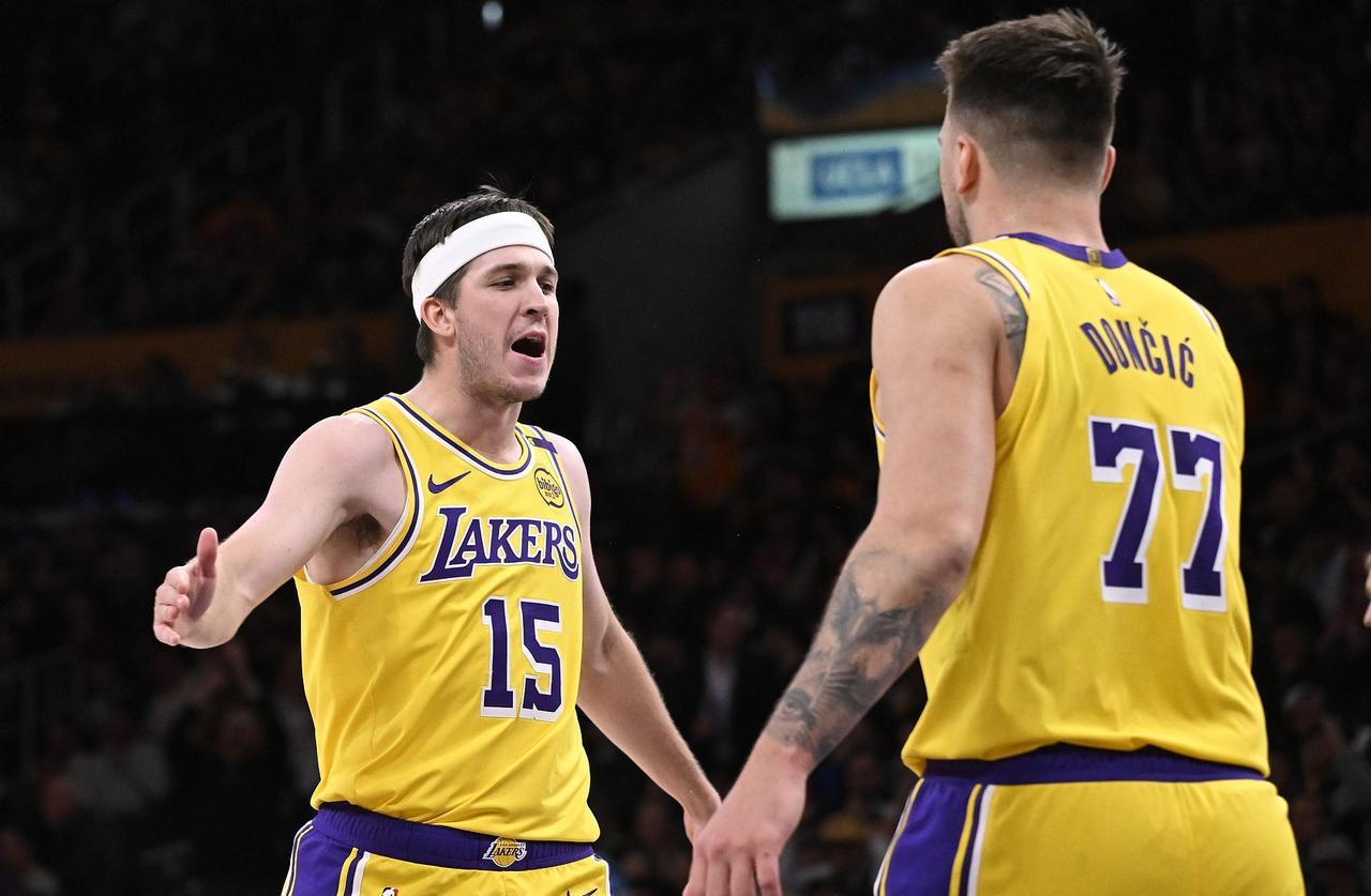 最烂一战！里夫斯１４投５中　三分１０投２仅得１２分还有６失误！
ＮＢＡ季后赛首轮