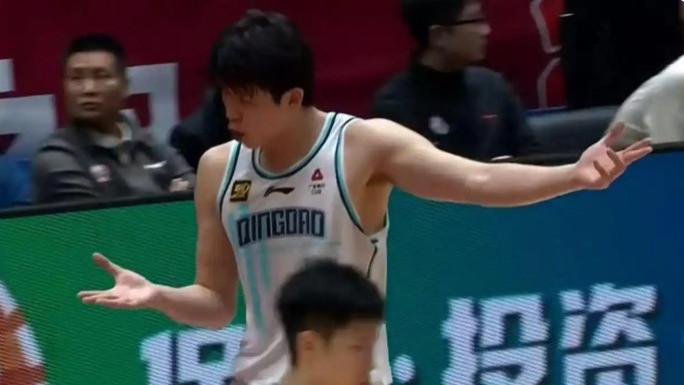 少帅缺阵风云变！杨瀚森2分6犯陷至暗时刻，青岛客场23分溃败痛失赛点
