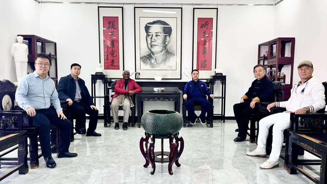 山海牵情谊 笔墨续华章