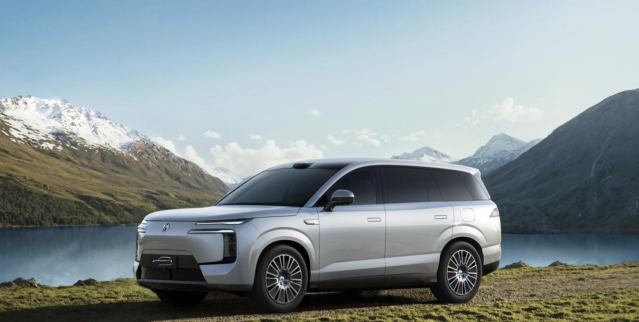 腾势N8L这5 米 2 大六座 SUV 登场，谁会紧张了呢？侧面看非常板正，气场