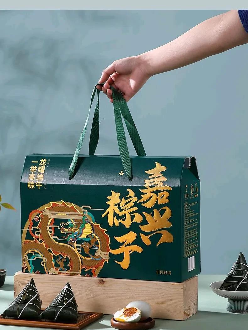 正在家里吃晚饭，突然接到一个电话，让我去小区门卫一趟，说有人找我。
有点纳闷，谁