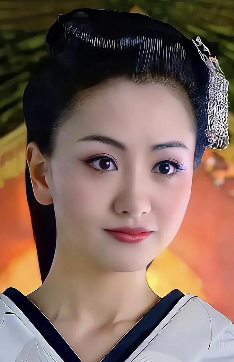 出道28年零绯闻，有颜值有演技有自由不喜欢就不拍，44岁状态美炸
杨蓉44岁生日