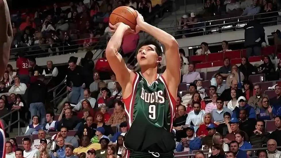 杨瀚森真是弱爆了，易建联新秀赛季才是王者，与杜兰特对飙