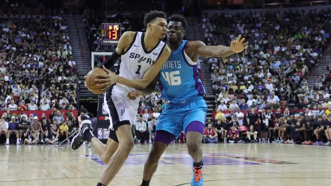 骚啊！史上第1次！还是尼克斯会玩，NBA新秀去打NCAA了