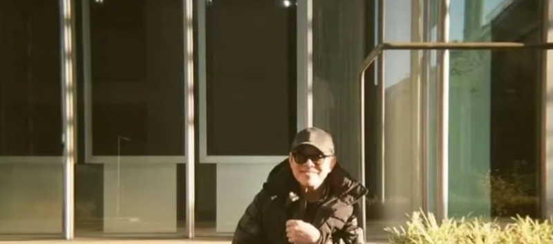 近日，功夫巨星李连杰在社交媒体晒出最新照片，配文：“Recent Trip” 是