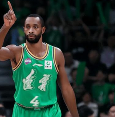 上海男篮签下前辽宁男篮外援福格。据国内媒体透露，上海男篮签下前辽宁男篮外援福格。