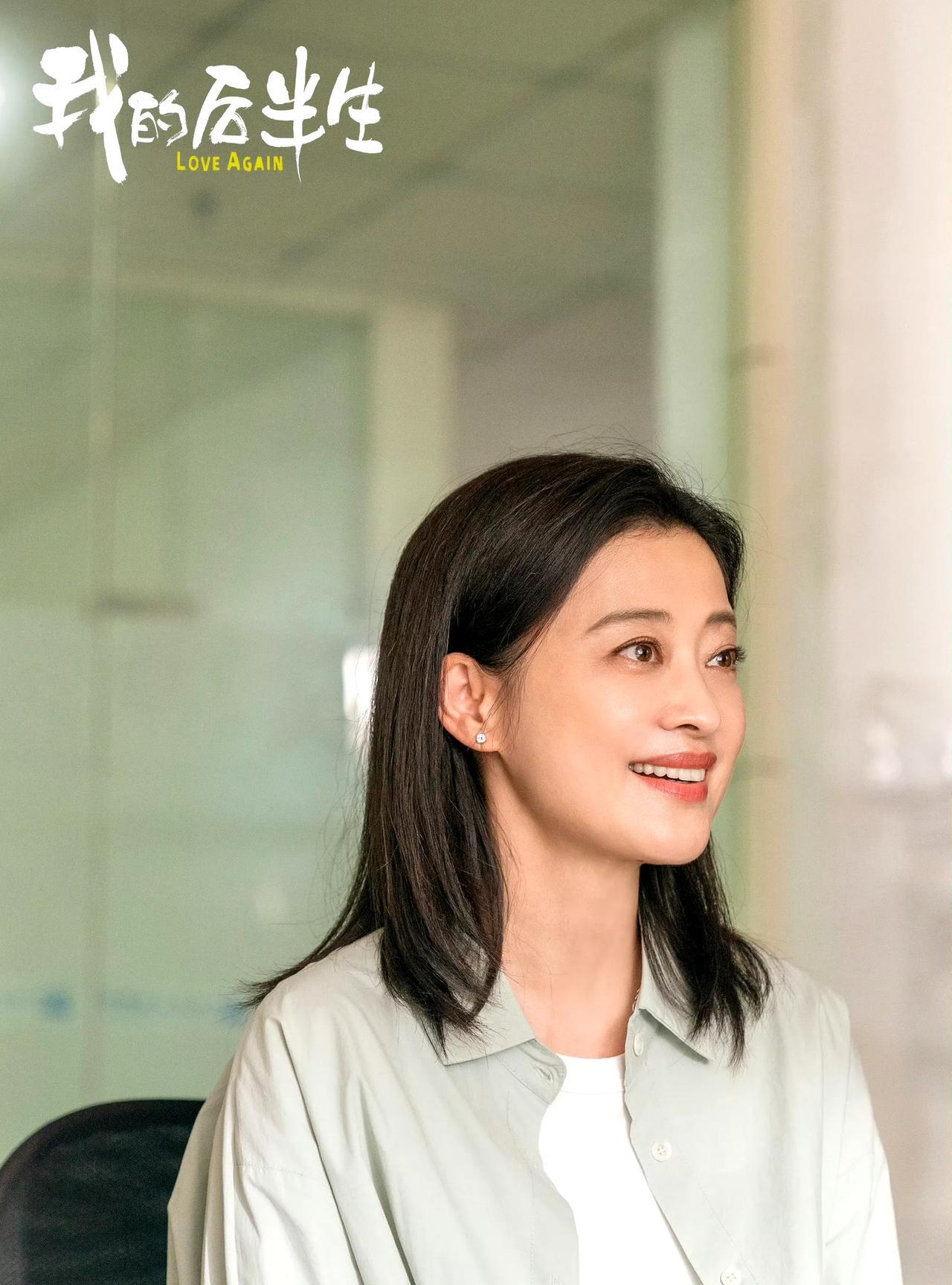 《我的后半生》梅婷和佟大为真的不像夫妻像母女
也不知道是梅婷长得就比较显老还是佟